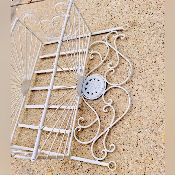 VINTAGE Shabby Chic White Rustic Metal Display Rack Hanging Shelf 18”x15” - Picture 4 of 16